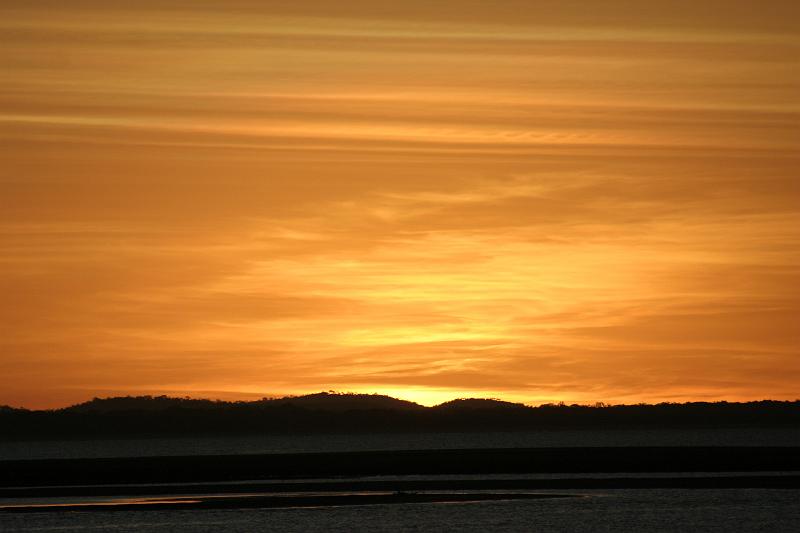 IMG_5156.JPG - Sunset on the Pacific Ocean at Town of 1770