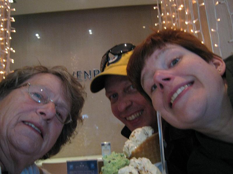IMG_0735.JPG - The bestest ice cream shop..